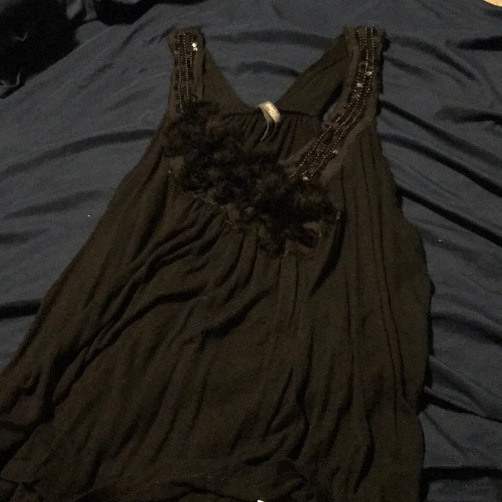 Cute black shirt!!